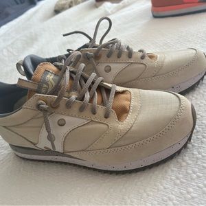 Cream saucony never worn 9.5 men’s